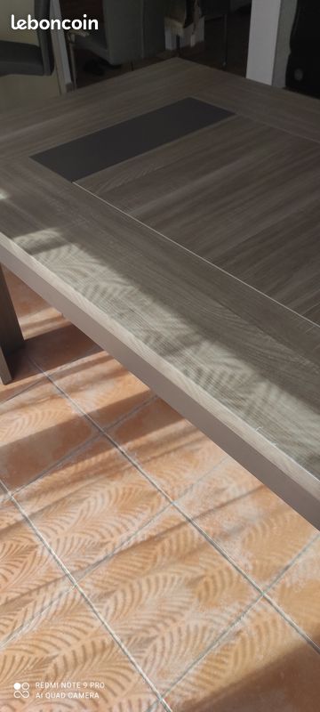 Table (image 3)