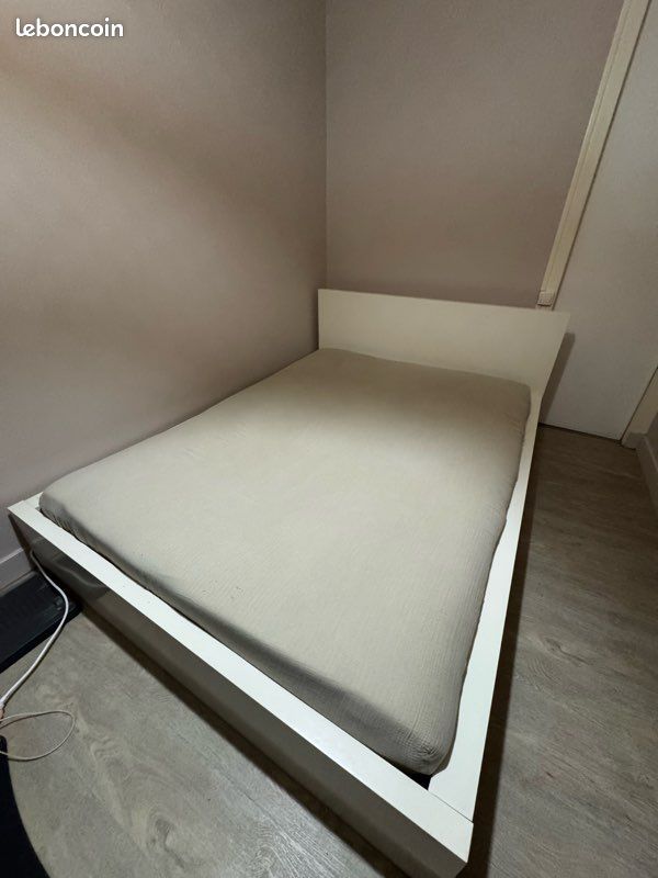 Lit + matelas + sur matelas 190x 140 (image 1)