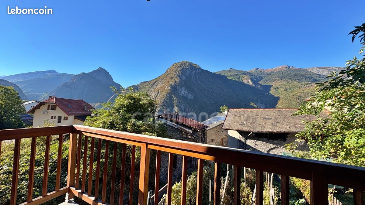 Maison 5 pièces 104 m² · à Saint-Martin-de-la-Porte · 104 m² · 335 000 €