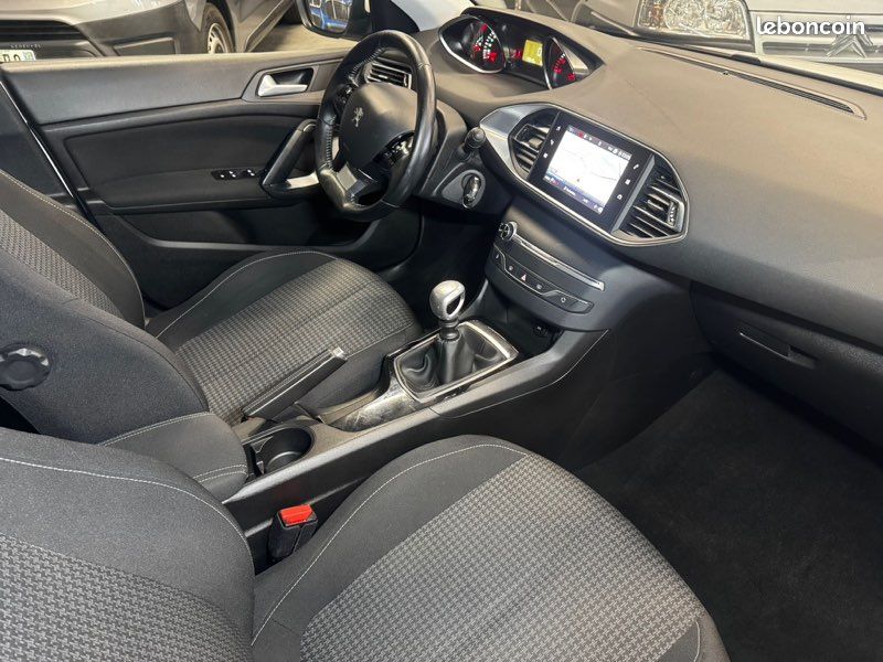 Peugeot 308 1.5 HDI 100ch 2 places Premium Pack 04/02019 (image 5)