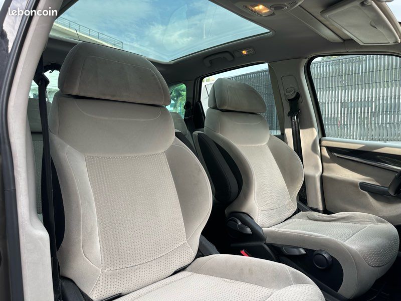 Citroën C4 PICASSO 1.6 HDI 110CH EXCLUSIVE BOITE AUTOMATIQUE - ENTRETIEN À JOUR - 149 990 KMS (image 8)