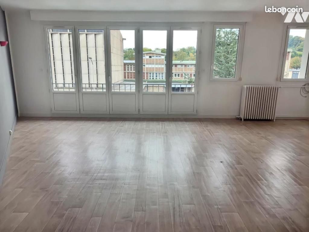 Appartement 77 m² · à Lisieux · 77 m² · 765 €