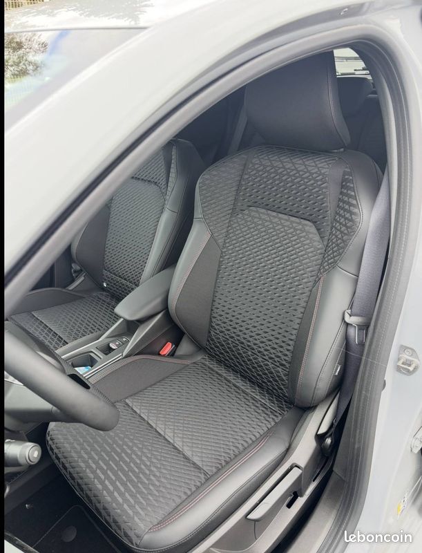 RENAULT Clio E-Tech full hybrid 160 ch Techno (image 9)