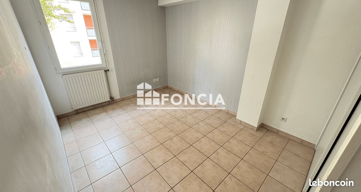 Appartement 3 pièces 83 m² · à Valence · 83 m² · 864 €