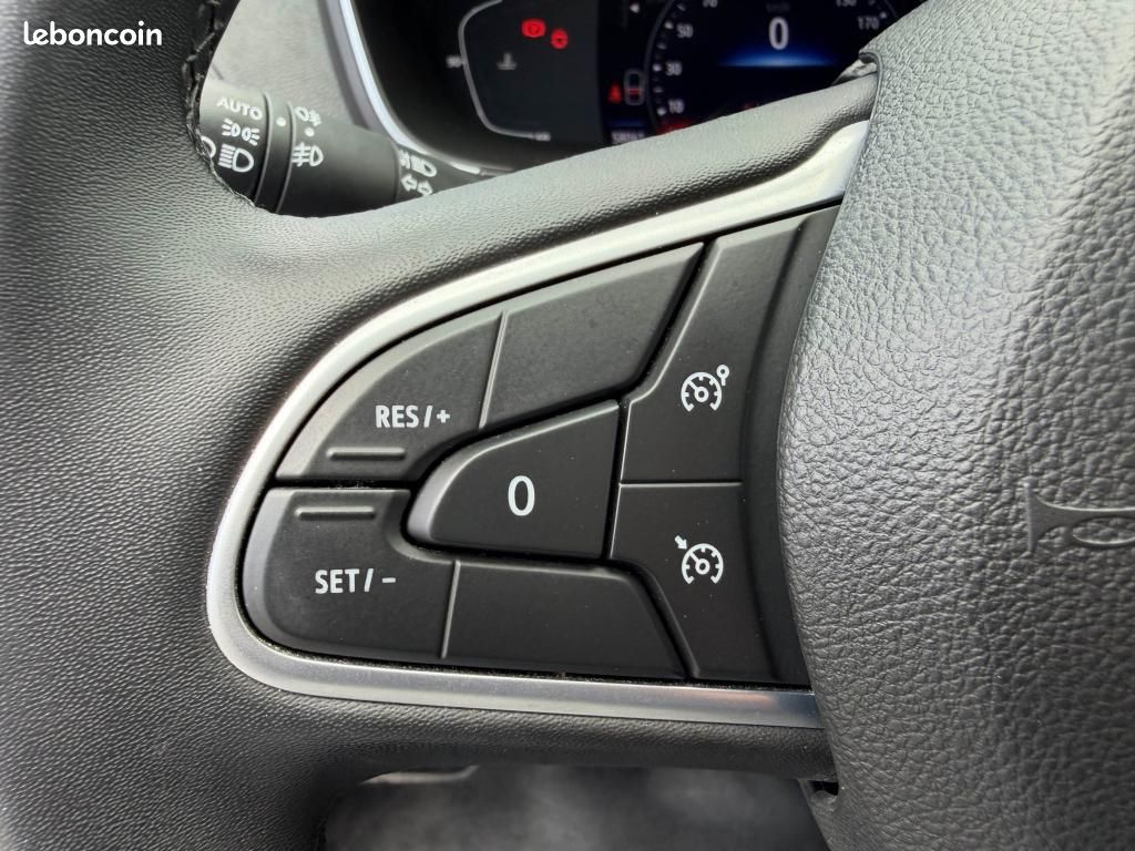 RENAULT MEGANE IV 1.5 Blue dCi - 115 Evolution (image 18)