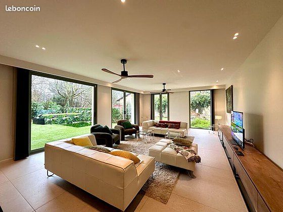 Maison 4 pièces 142 m² · à Saint-Cyr-au-Mont-d'Or · 142 m² · 3 650 €/mois