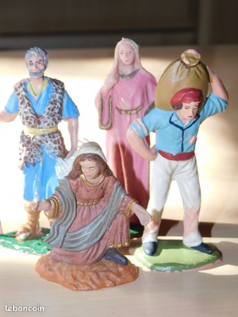 Santon de Provence pour crèche grande taille : Femme fromagère - Décoration