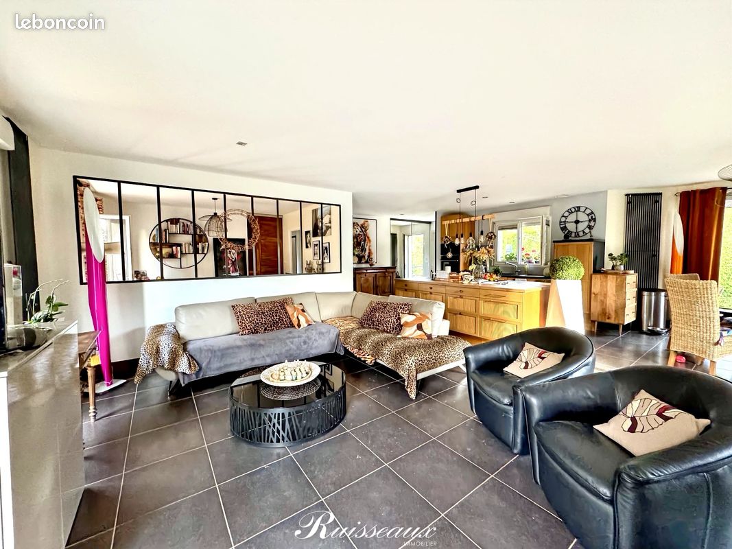 Maison 6 pièces 181 m² (image 1)