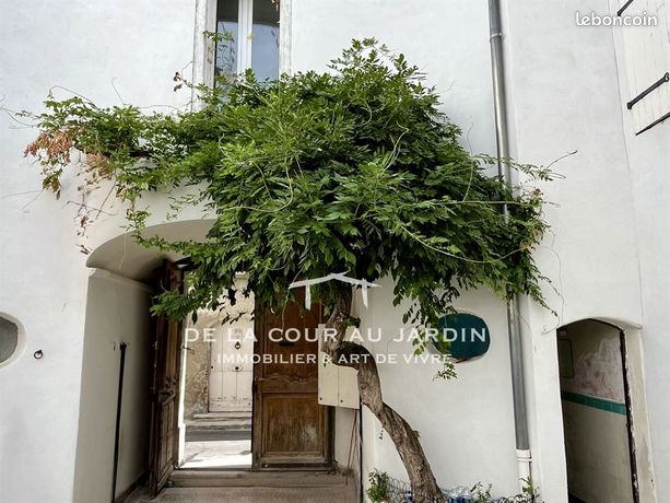 https://img.leboncoin.fr/api/v1/lbcpb1/images/99/b1/ce/99b1ce8ab6ee6fd710890fb57249113888c5cf84.jpg?rule=ad-image