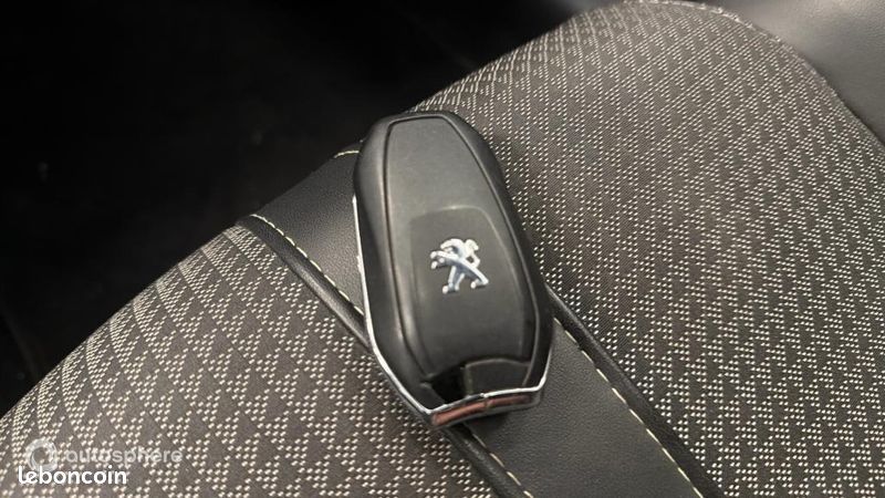 Peugeot 208 e-208 136ch GT (image 16)