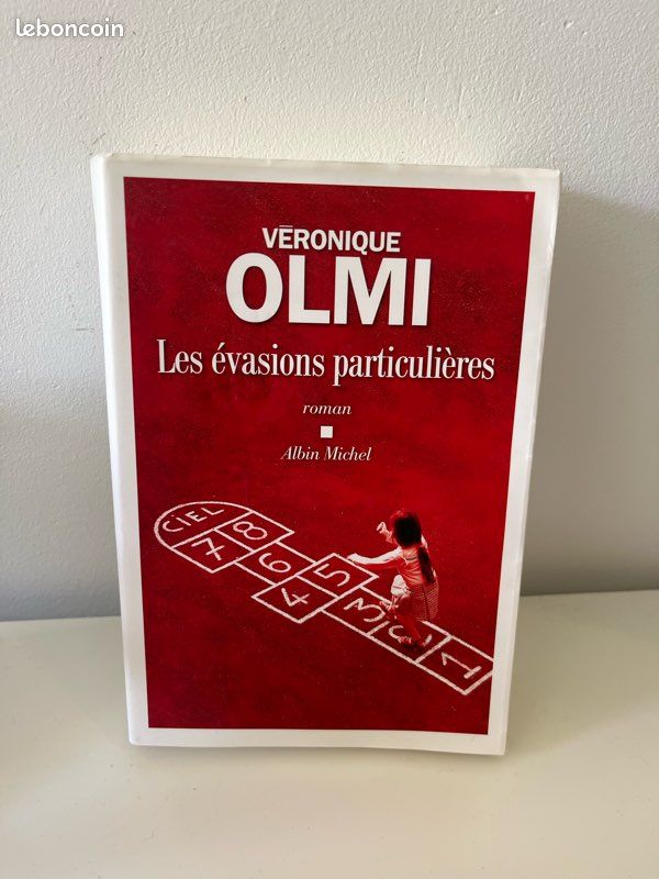 Livre Les évasions particulières - de Véronique Olmi (image 1)