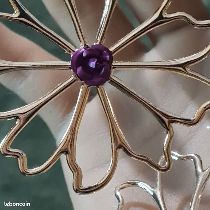 Boucles d'oreilles et collier assorti style florale (image 4)