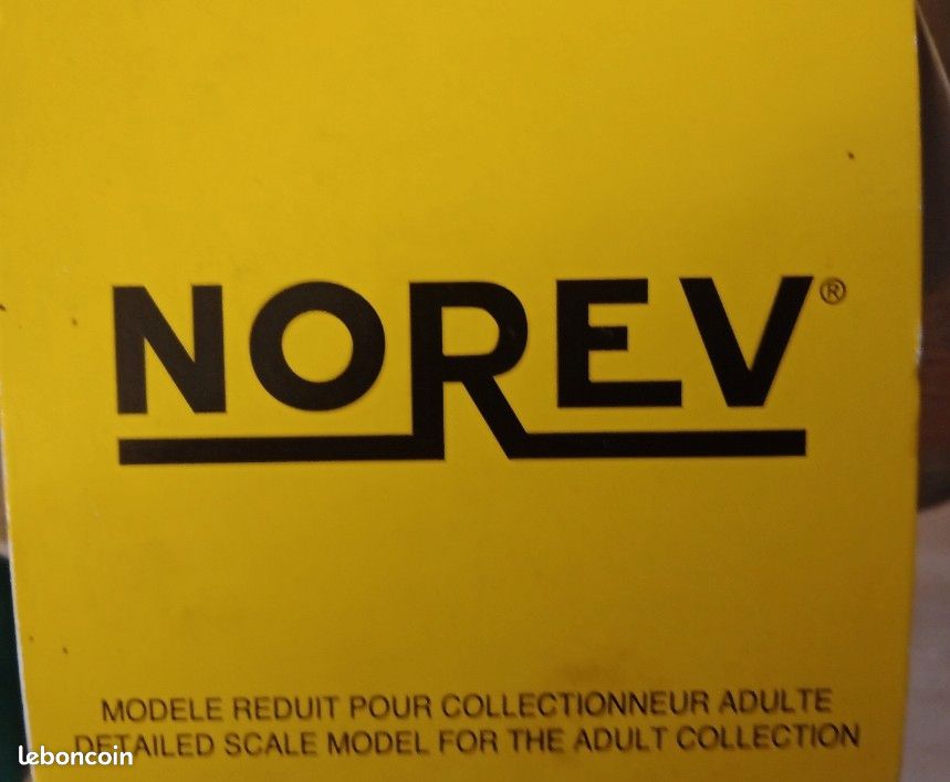 Miniature Tour De France Cycliste Renault Megane Au 1/43 - Voiture De Collection - Occasion