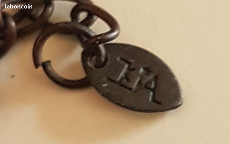 Collier rouge (image 4)