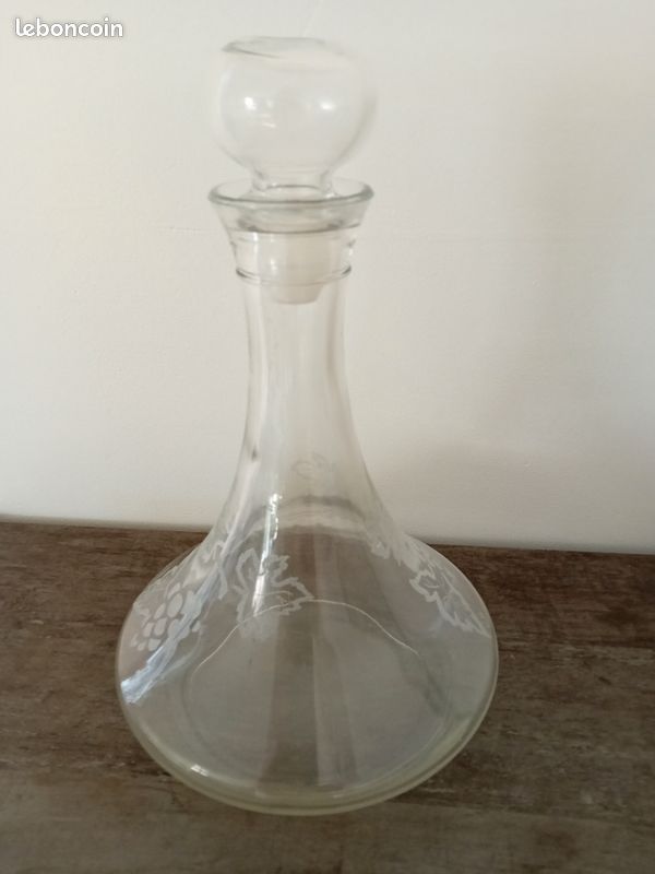Carafe a vin gravée (image 1)