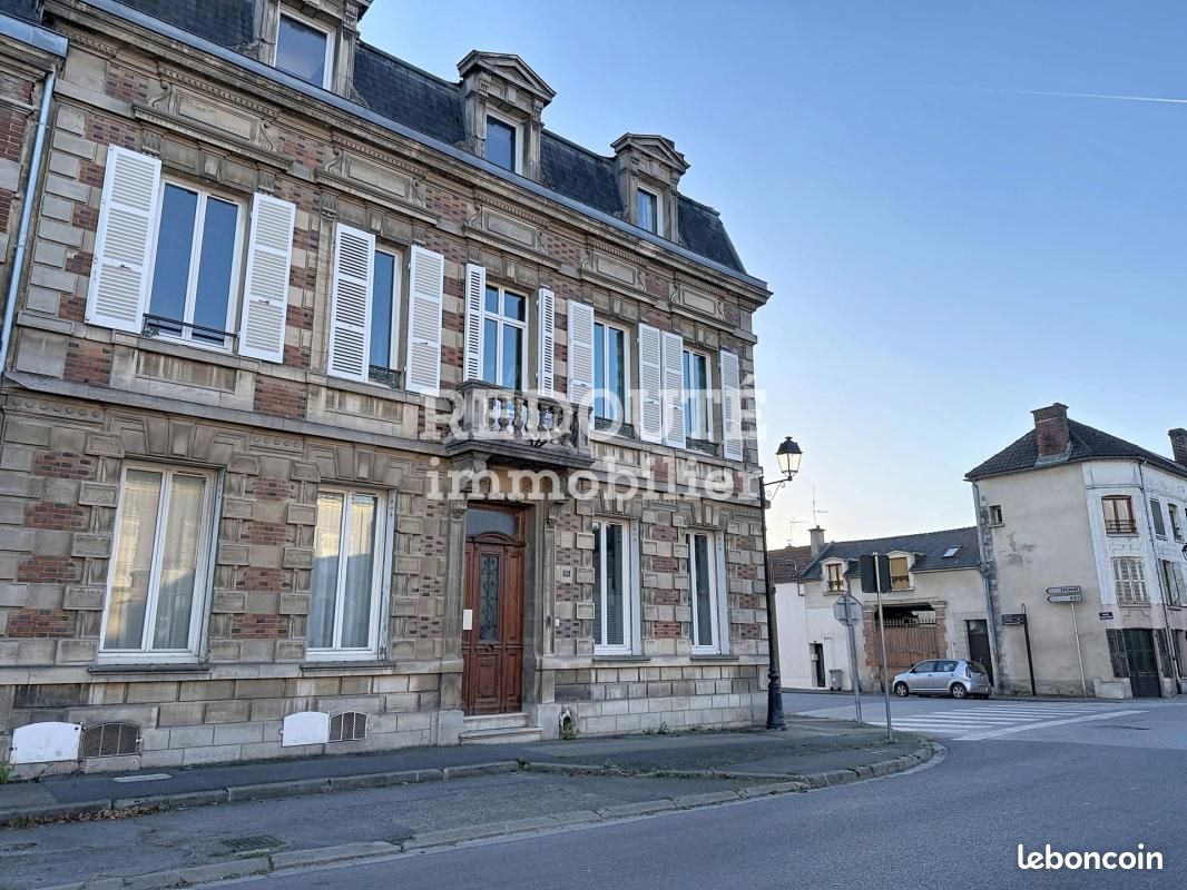 Maison 8 pièces 330 m² · à Aÿ-Champagne · 330 m² · 457 500 €