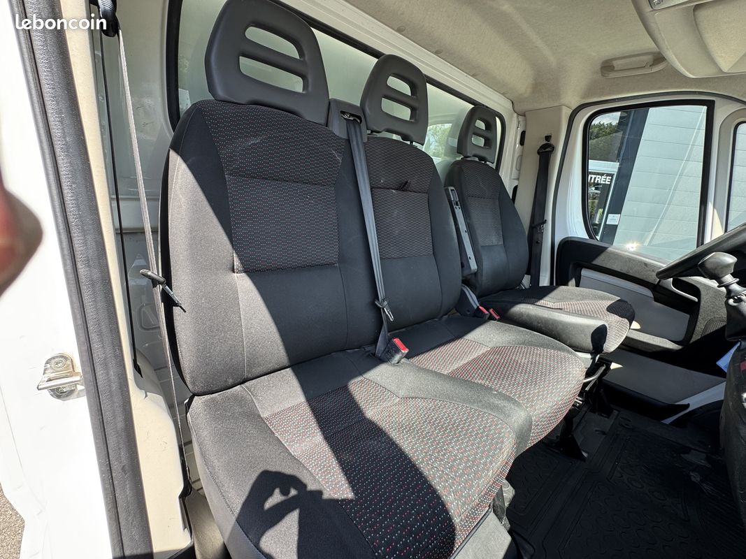 Peugeot BOXER FG 2.0 BLUEHDI 130CV 15 825 HT PLB AUTO (image 14)