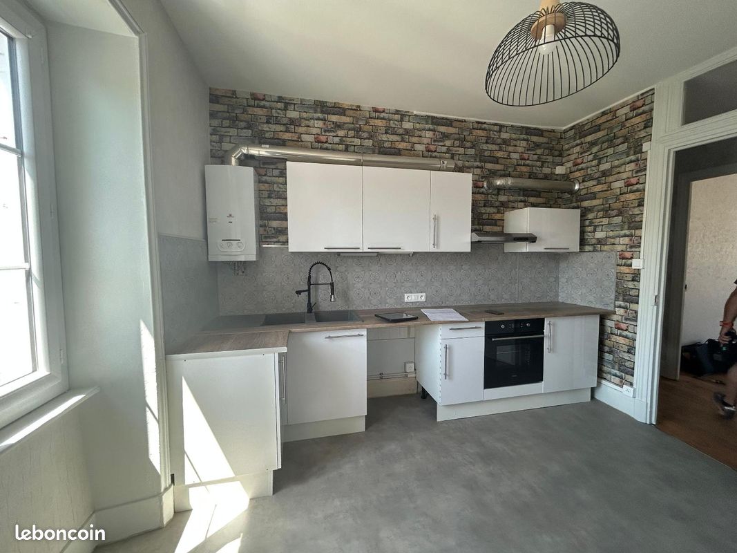 Appartement 3 pièces 76 m² · à Annonay · 76 m² · 585 €