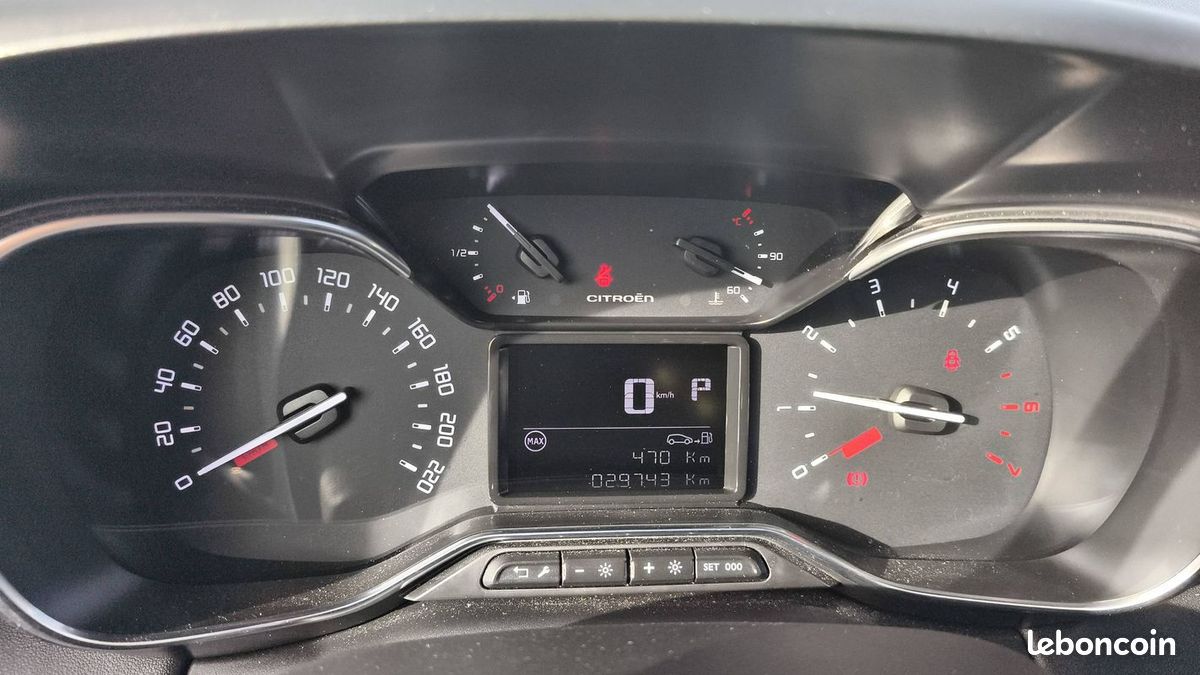 Citroën C3 Aircross 1.2 PureTech 110 EAT6 Shine (image 12)