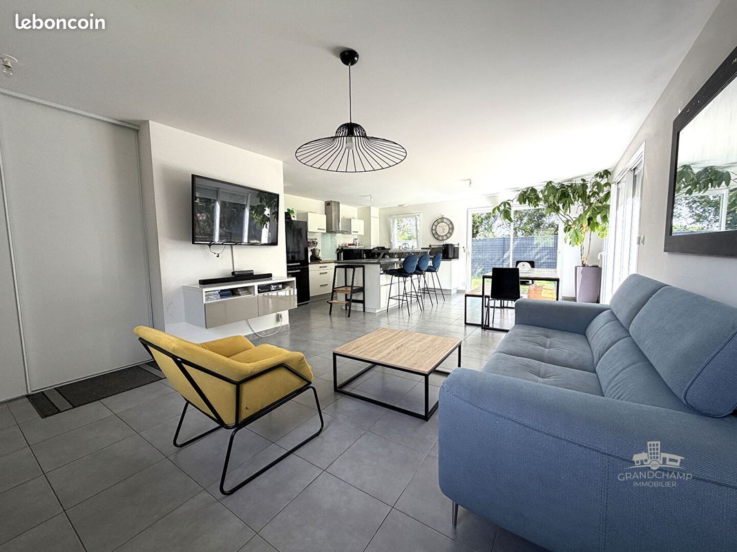 Maison 6 pièces 133 m² · à Grandchamps-des-Fontaines · 133 m² · 382 000 €