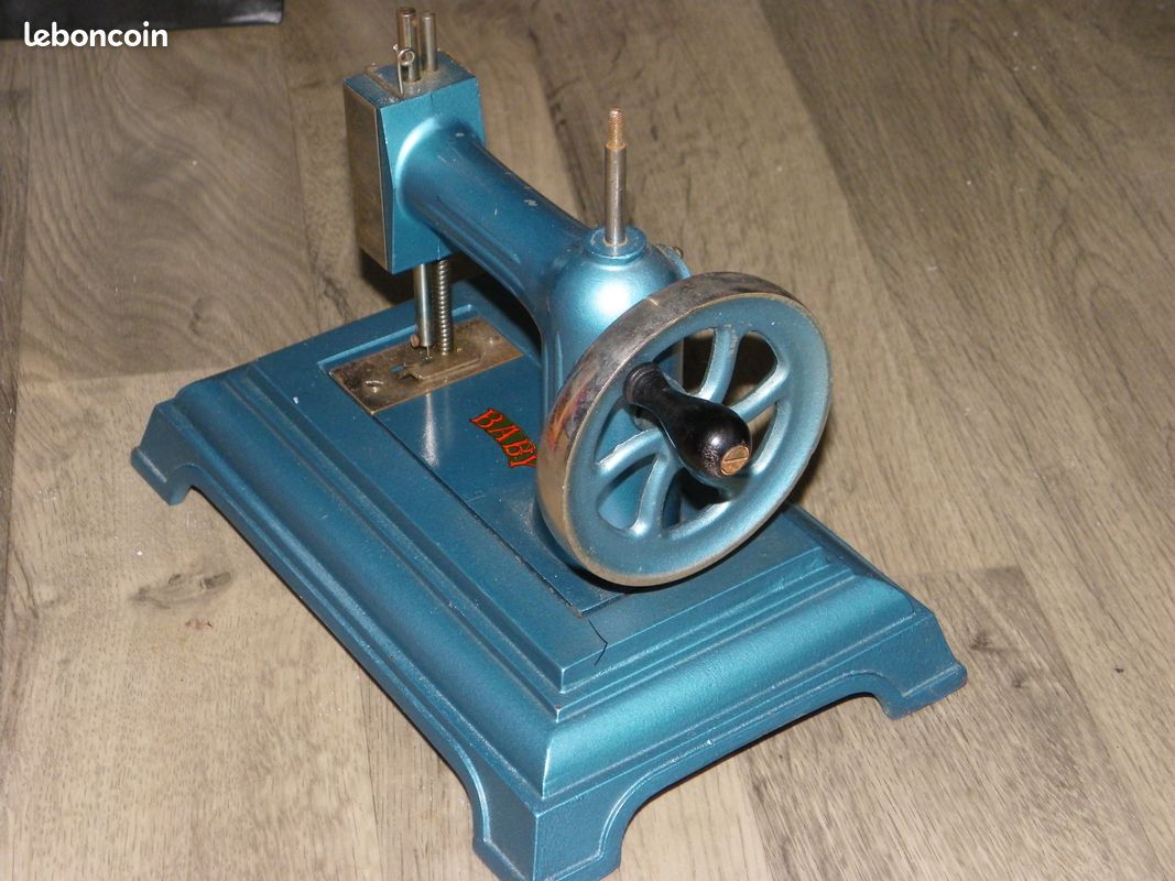 Ancienne machine à coudre jouet vintage (Gebraucht) in St-Cierges für