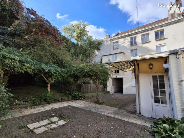 Maison 11 pièces 375 m²