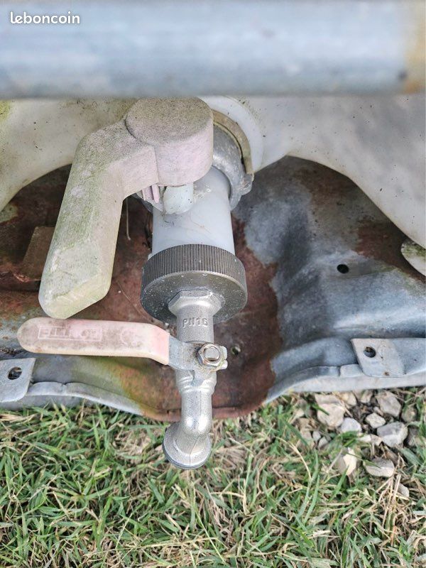 Vend cuve extérieur 1000L (image 3)