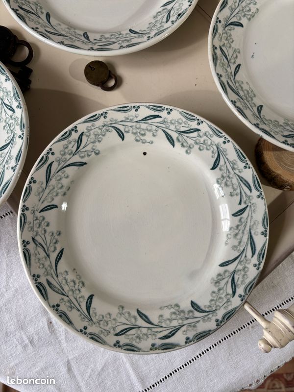 SIX ASSIETTES PLATES FAIENCE GIEN XIX ème MODELE VOL D OISEAUX Lot 4