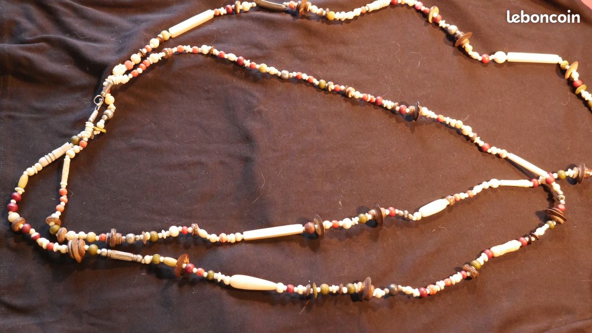 Très long collier (image 1)
