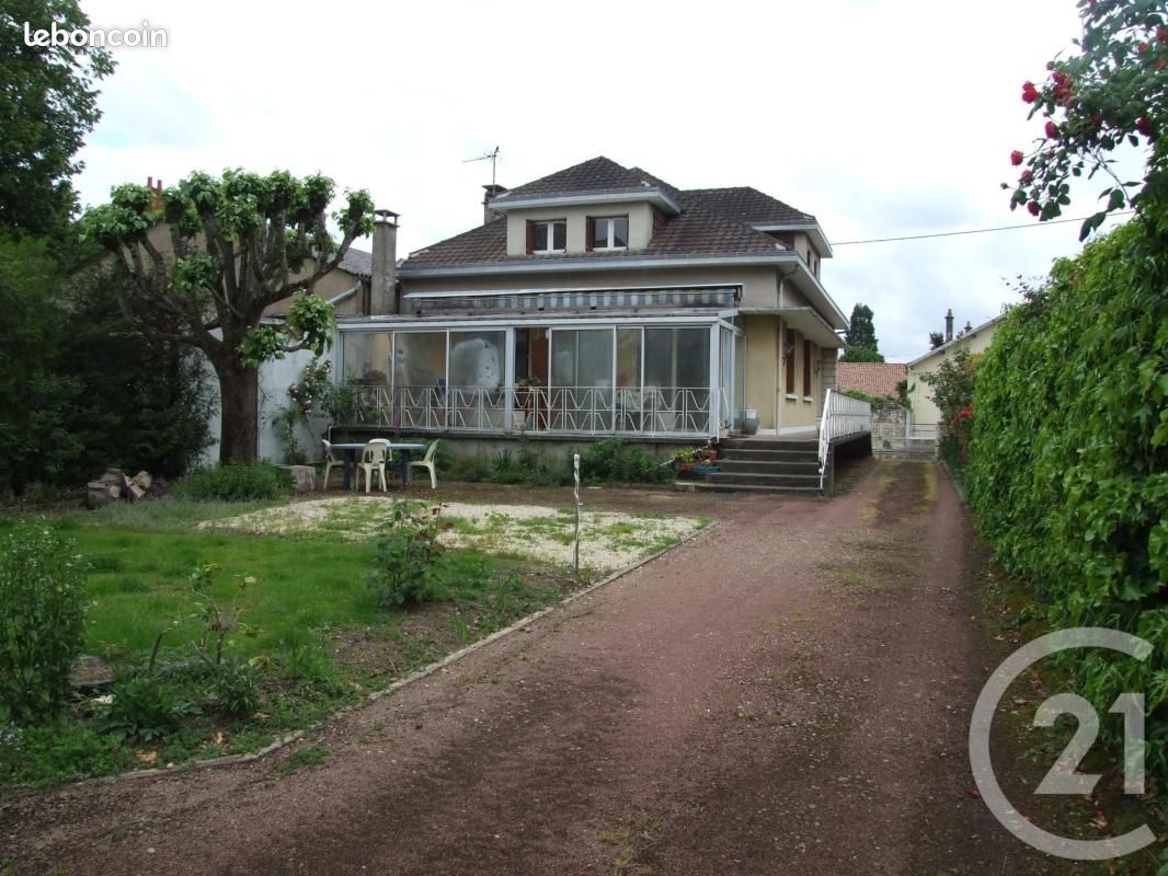 Maison 5 pièces 136 m² · à Châtellerault · 136 m² · 155 000 €