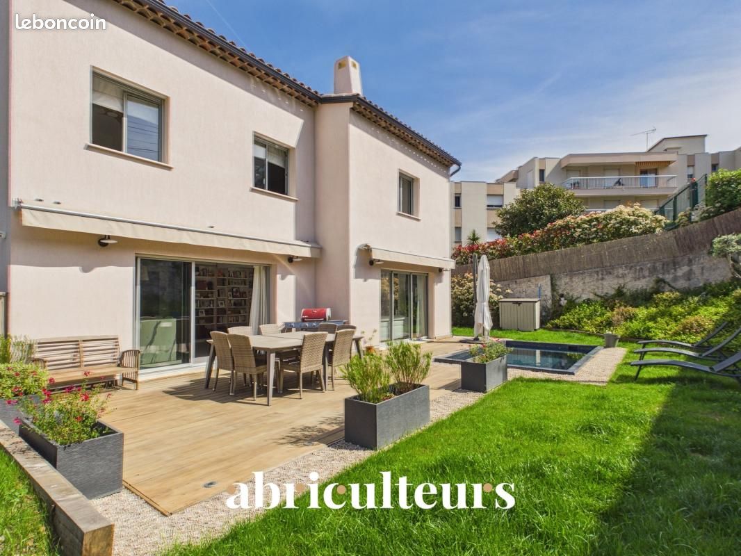 Maison 4 pièces 120 m² · à Saint-Laurent-du-Var · 120 m² · 890 000 €