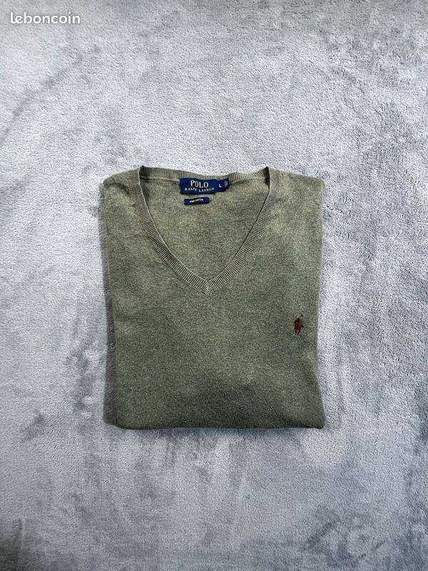 #RLS010. Pull Polo Ralph Lauren homme – vert sauge – col V – coton Pima – logo bordeaux – taille L (image 1)