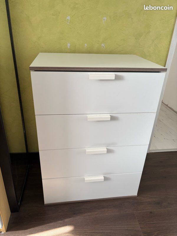 Commode (image 1)
