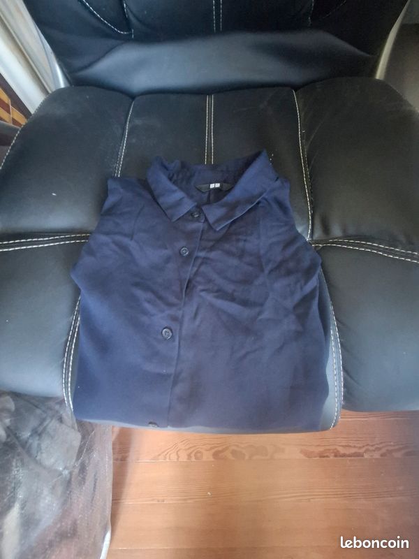 Chemise manches courtes bleu marine Uniqlo (image 3)