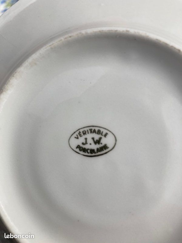 Grand lot de vaisselles et autres en porcelaine (image 11)