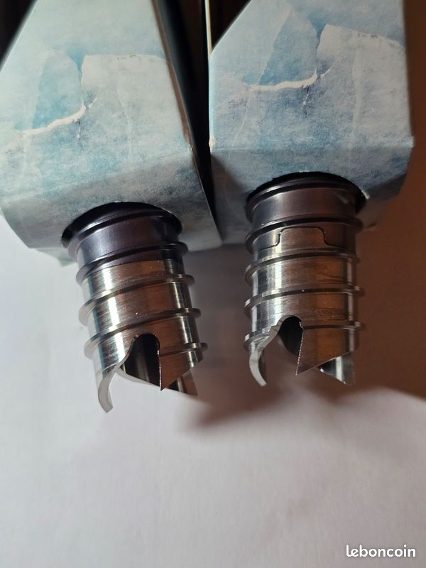 Lot 2 broches a glace blue ice aero light (image 3)