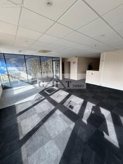 Local industriel 1 800 m² (image 2)