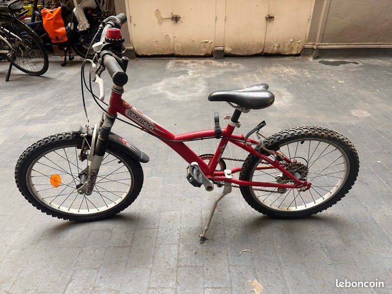 Vélos rouge pour enfant (image 2)