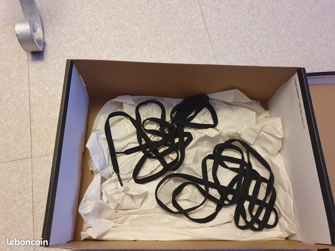Air Jordan 1 Retro High OG Black and White (image 7)