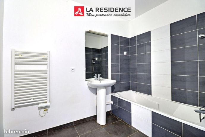 https://img.leboncoin.fr/api/v1/lbcpb1/images/99/d6/65/99d665a412a712565b50ae79af15af87bd48e0ac.jpg?rule=ad-image