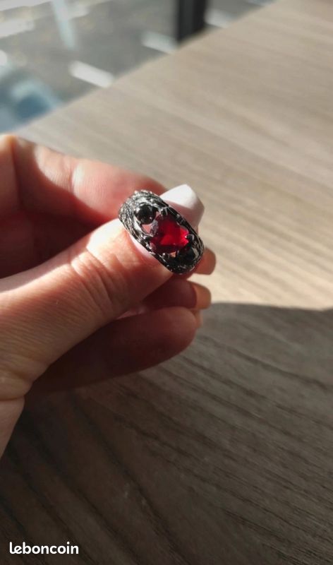 Bague En Argent Avec Pierre Rouge - Neuf Sans Emballage, Bijou Simple Et élégant