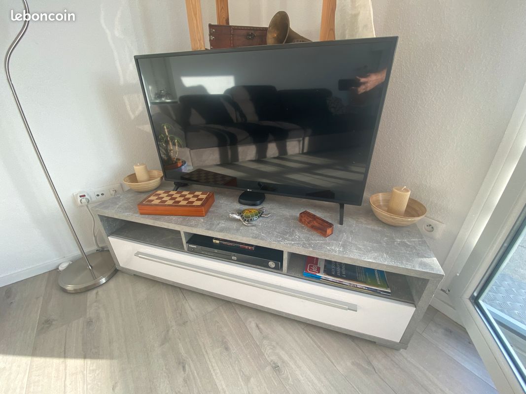 Meuble télé (141 x 40 x 42 cm) (image 1)