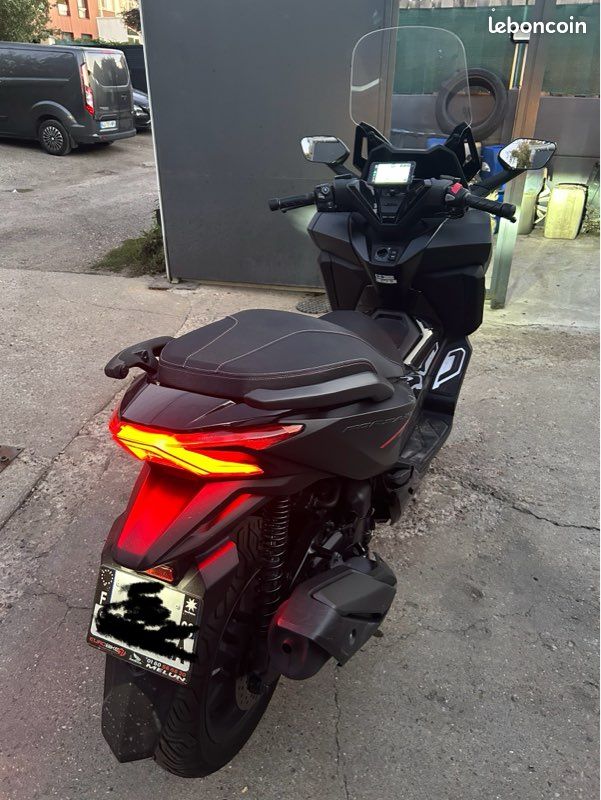 Honda Forza 350 spécial édition sport 2025 (image 2)