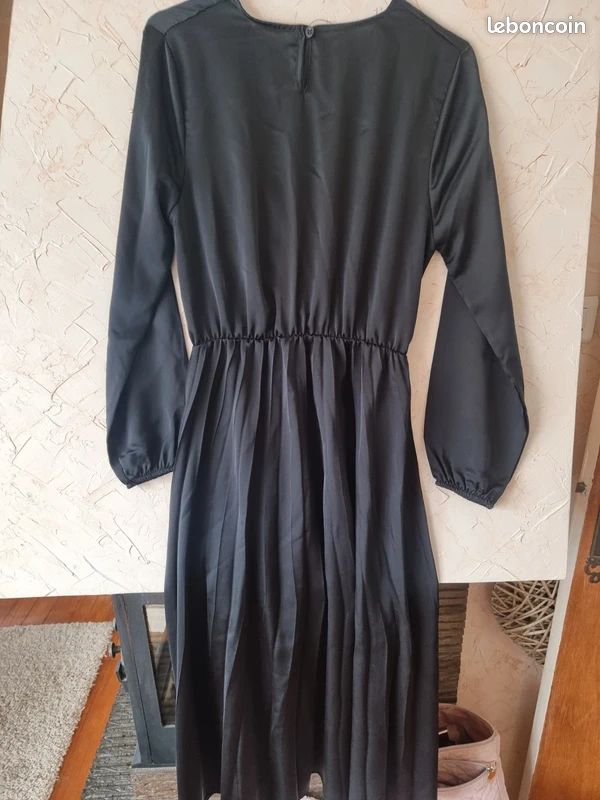 Robe noire longue plissé taille 36/38 (image 4)