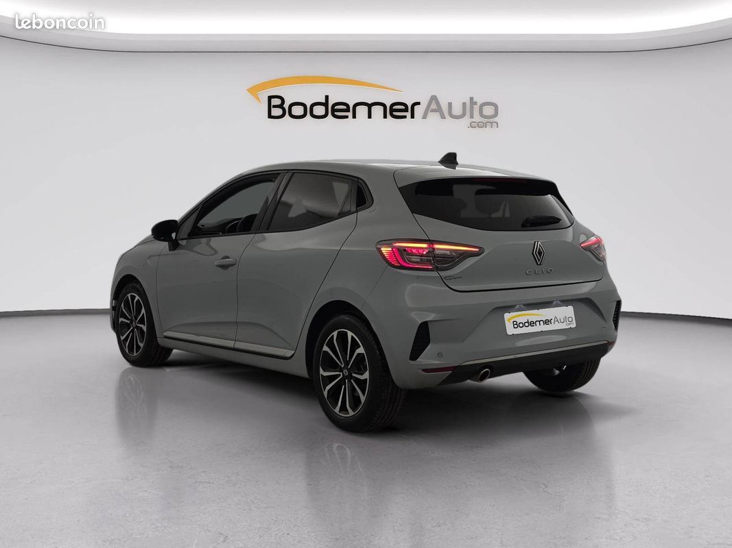 RENAULT Clio TCe 90 Techno (image 3)