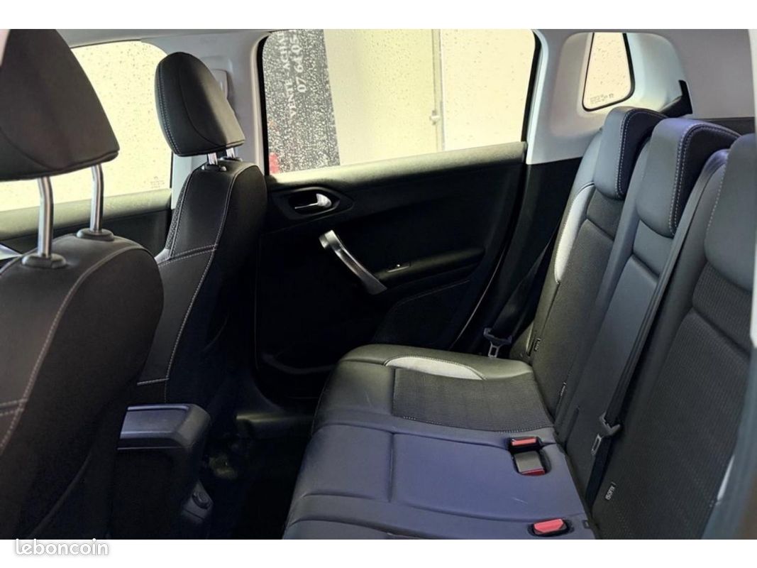 PEUGEOT 2008 1.2i PureTech 12V S&S - 110 Allure PHASE 2 (image 7)
