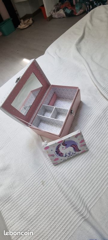 Lot de déguisement +boîte à bijoux (image 2)