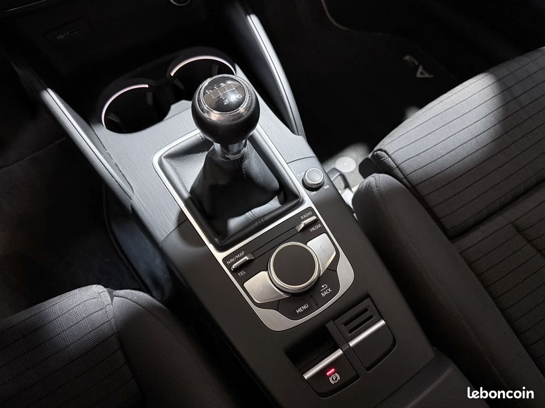 AUDI A3 1.6 D 110ch DESIGN - 2016 - Suivi complet - Phares LED - CARPLAY - DISTRIBUTION OK (image 16)