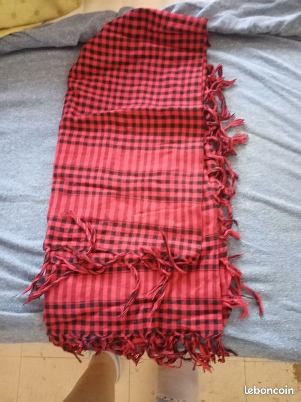 Carré rouge à carreaux (image 1)