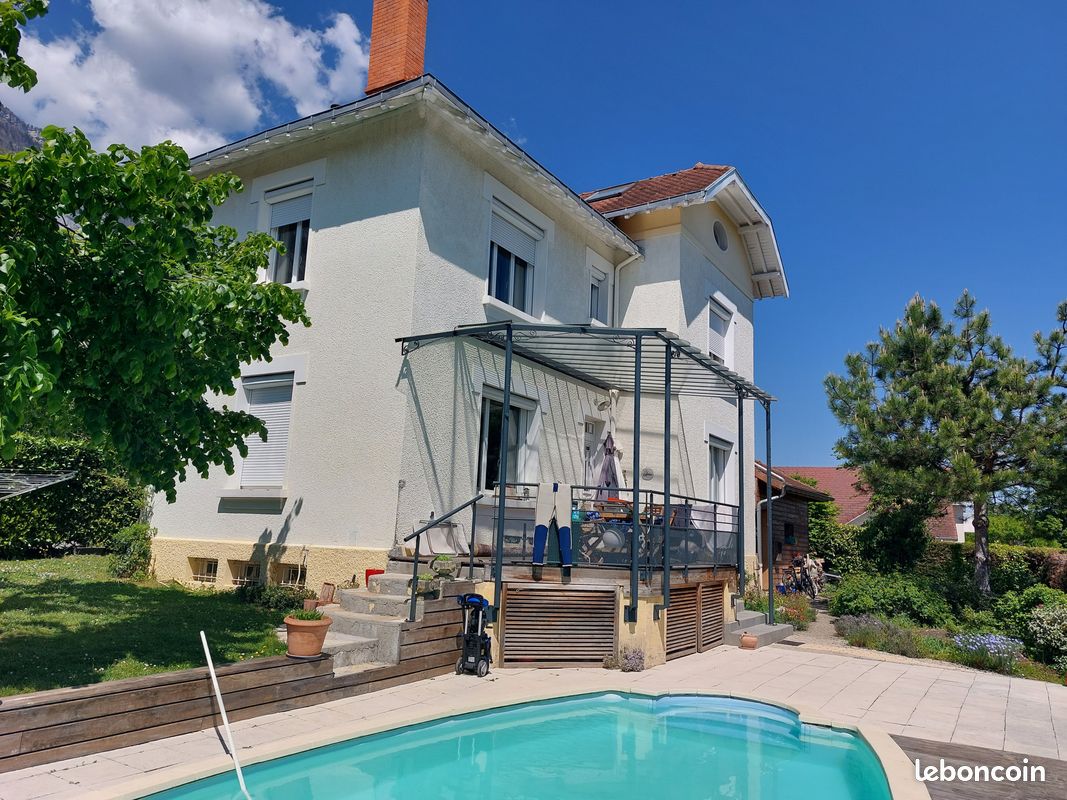 Maison 7 pièces 129 m² · à Biviers · 129 m² · 2 800 €